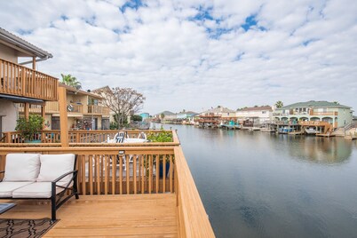 Casa Buenos Dias, great views and canal access from the back deck.