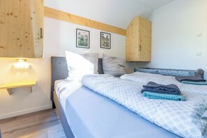 6 Schlafzimmer, Reisekinderbett, WLAN, Bettwäsche