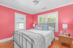 2 bedrooms, desk, iron/ironing board, free WiFi