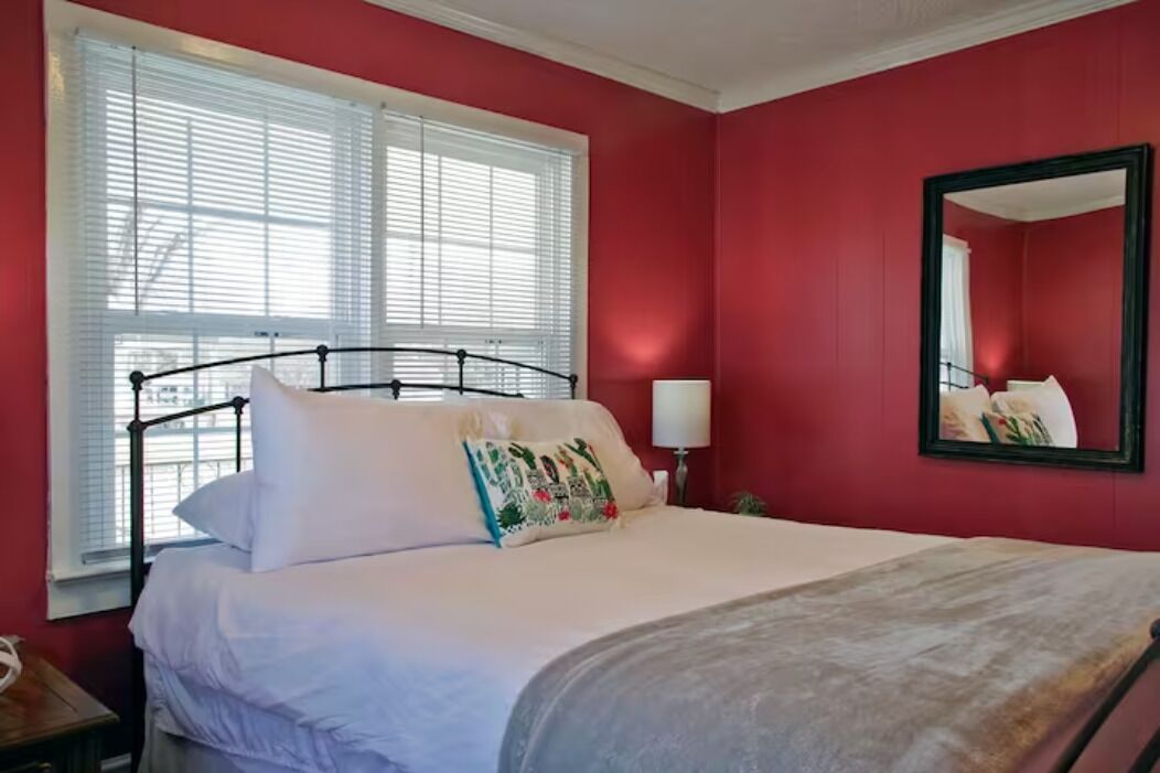 2 bedrooms, desk, iron/ironing board, free WiFi