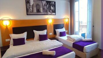 Family Triple Room | Desk, free WiFi