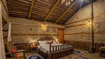 5 bedrooms, WiFi, bed sheets