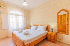 3 bedrooms, iron/ironing board, travel crib, free WiFi