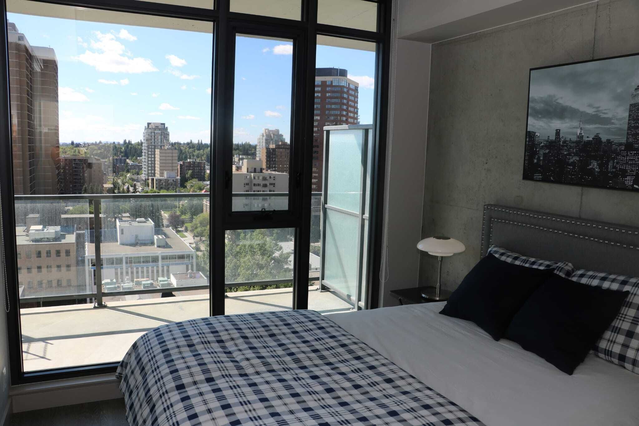 Lovely Downtown 2 bedroom with Pool and Gym