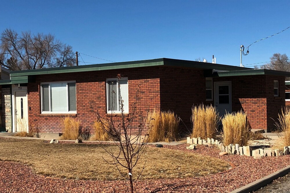 Fully renovated house next to Southside Park - quiet location off of main street