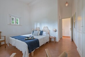 3 makuuhuonetta, silitysrauta/-lauta, ilmainen Wi-Fi, vuodevaatteet