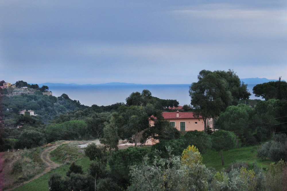 Villa con giardino in campagna a 8 min al paese di Porto Azzurro