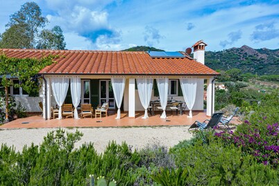 Country house with garden and with a view 8 min to the village of Porto Azzurro