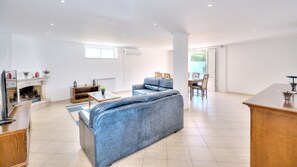 Living area - Amora Classic Villa 5 mins walk from the center of vilamoura (vilamoura)