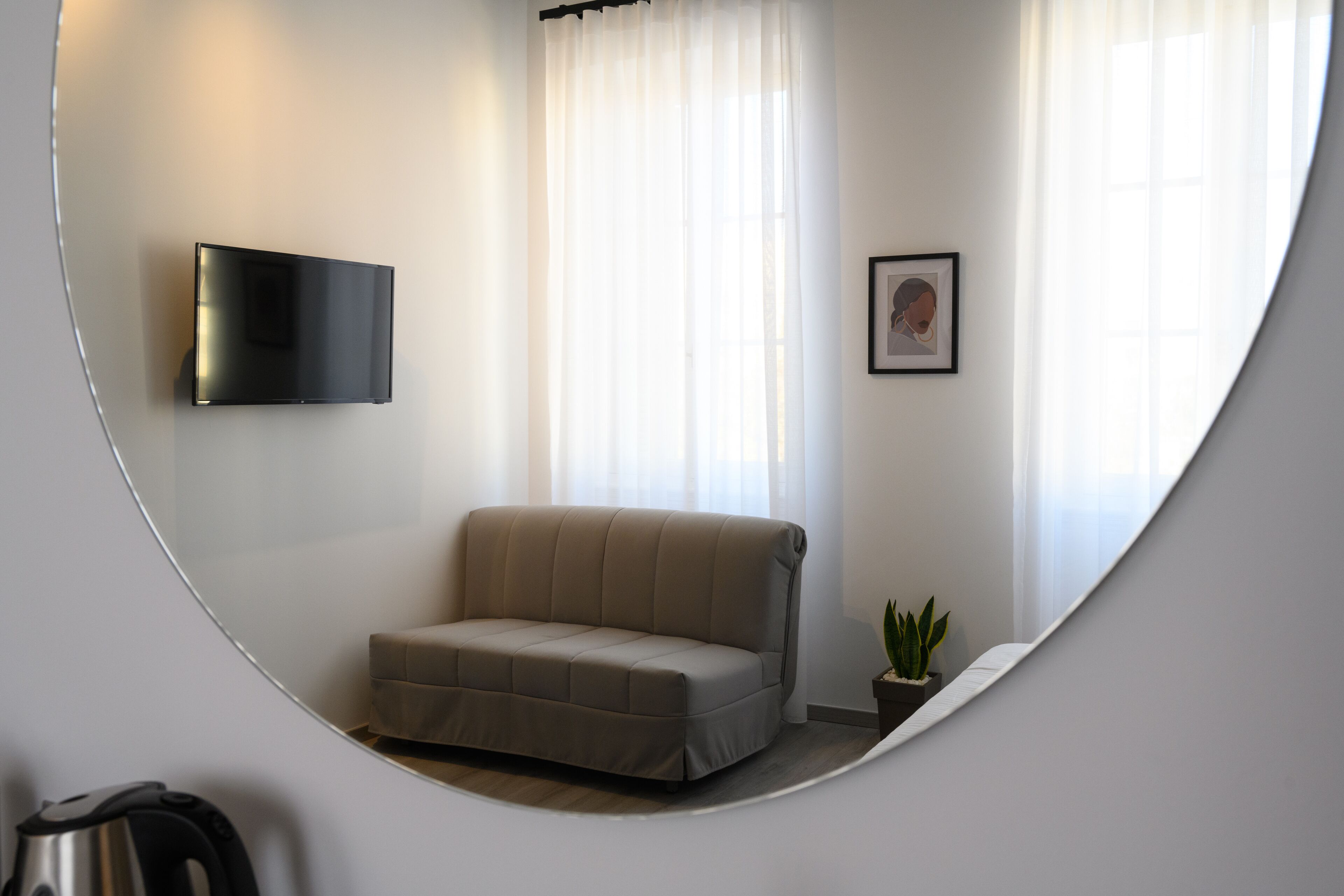Luxury Suite Lila | Premium bedding, pillow-top beds, in-room safe, desk
