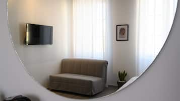 Luxury Suite Lila | Premium bedding, pillow-top beds, in-room safe, desk