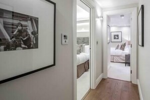 2 habitaciones, tabla de planchar con plancha, wifi y ropa de cama 