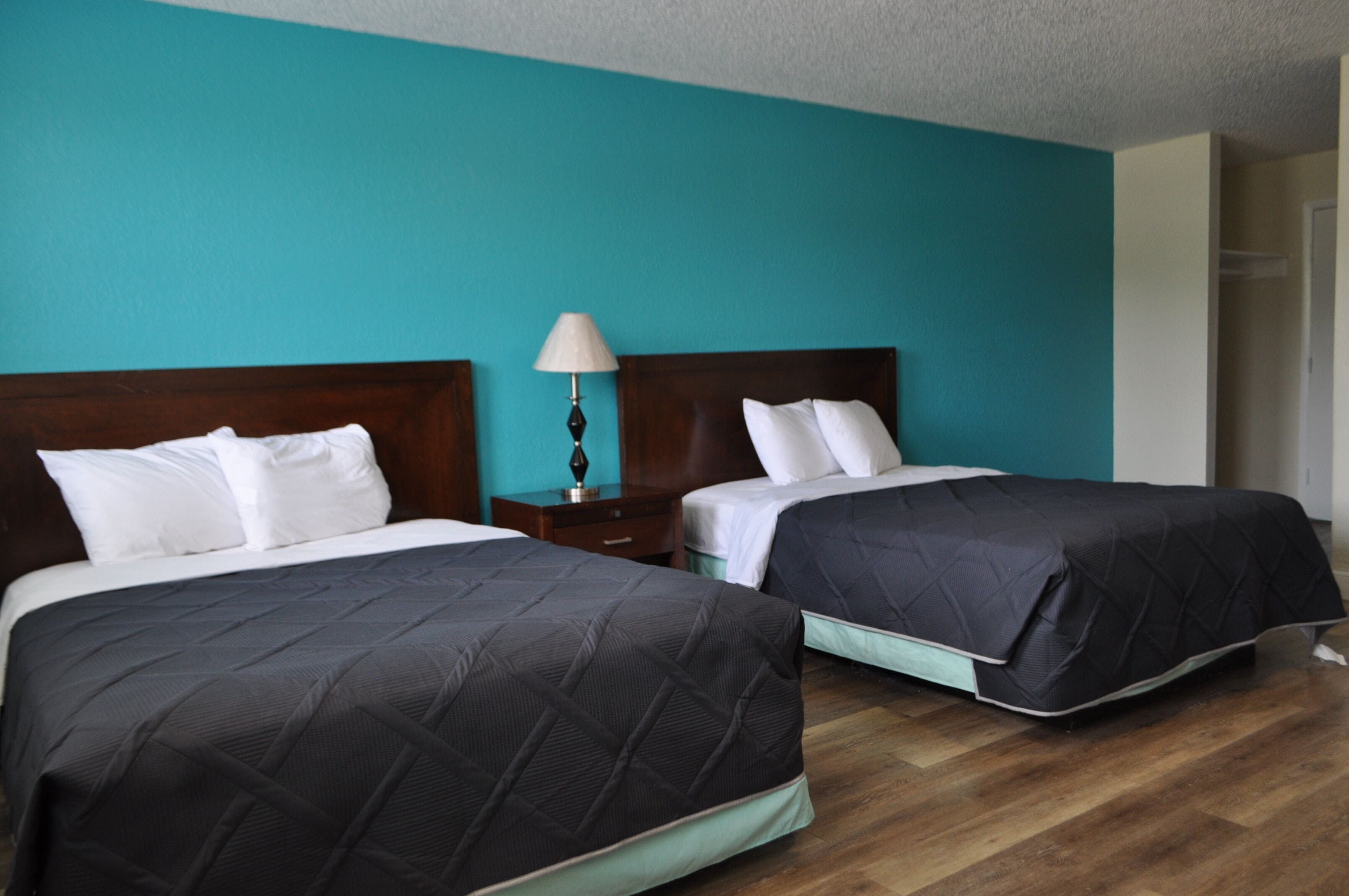 بديكورات فريدة لكل غرفة وطراز فريد لكل وحدة وواي فاي مجانًا