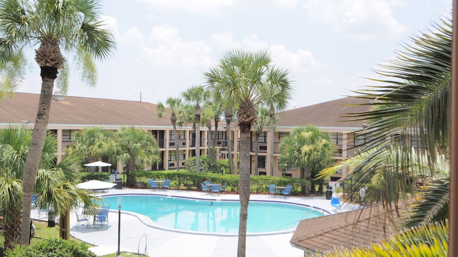 Apm Inn and Suite