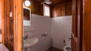 Dusche, Regendusche, kostenlose Toilettenartikel, Hausschuhe