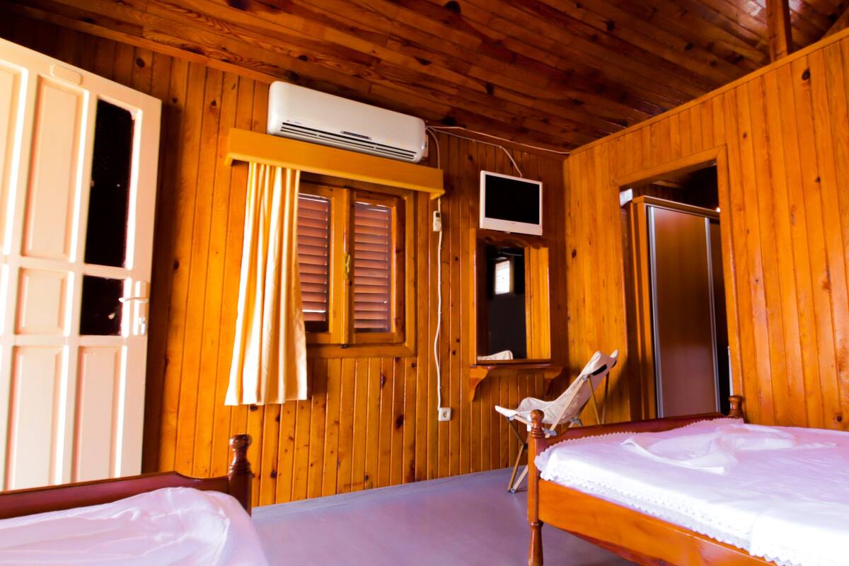 Egyptian cotton sheets, premium bedding, minibar, desk