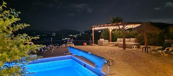 Lovely family villa overlooking Lake and Mountains 15 mins from Coast