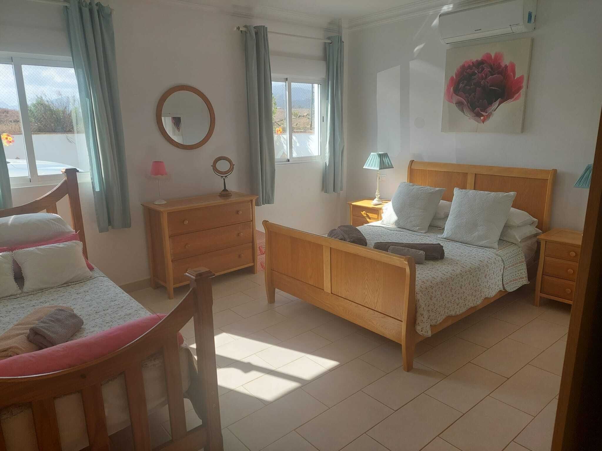 Lovely family villa overlooking Lake and Mountains 15 mins from Coast