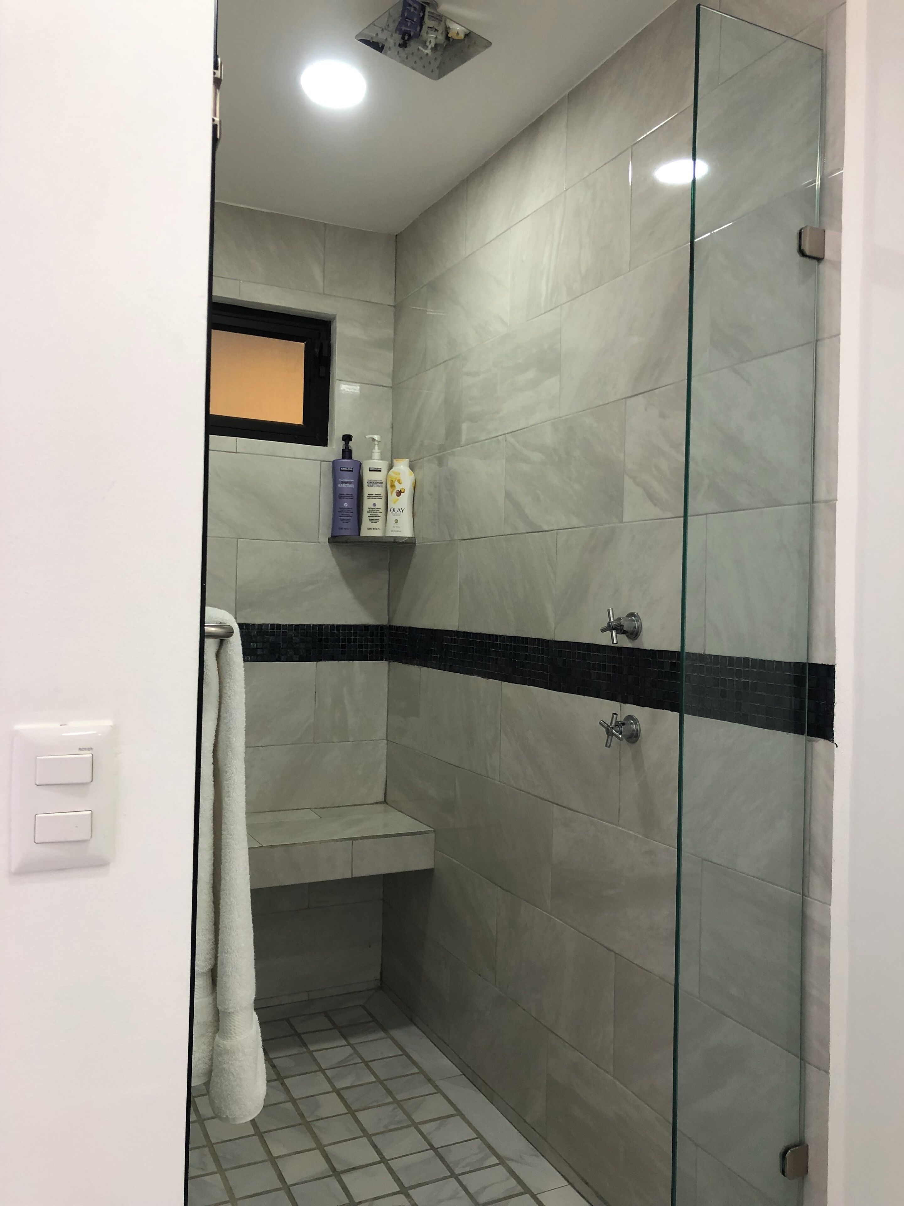 60% discount, new 1 BDR, 2 rooftop pools w panoramic views, 5 min from downtown