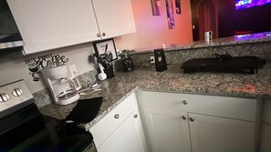 Kühlschrank, Mikrowelle, Ofen, Geschirrspüler