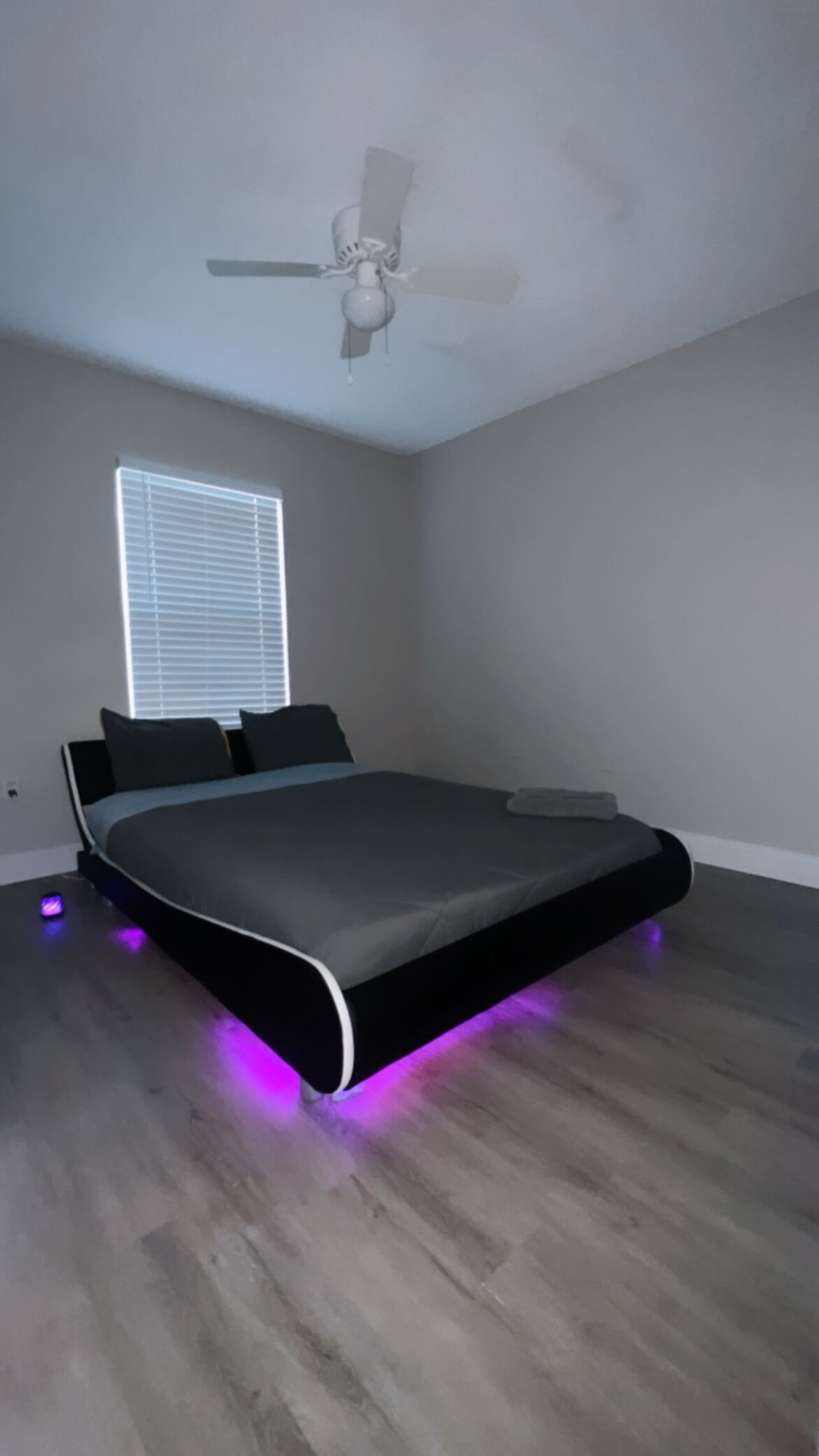 4 habitaciones, escritorio, tabla de planchar con plancha y wifi gratis 