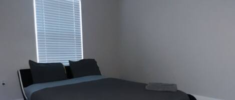 4 bedrooms, desk, iron/ironing board, free WiFi