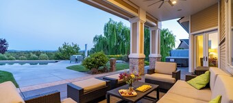 7BR/4BA Farmhouse & Barn Estate on a Resort-Like Setting!