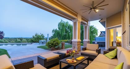 7BR/4BA Farmhouse & Barn Estate on a Resort-Like Setting!