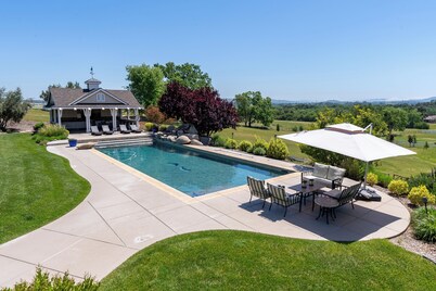 7BR/4BA Farmhouse & Barn Estate on a Resort-Like Setting!