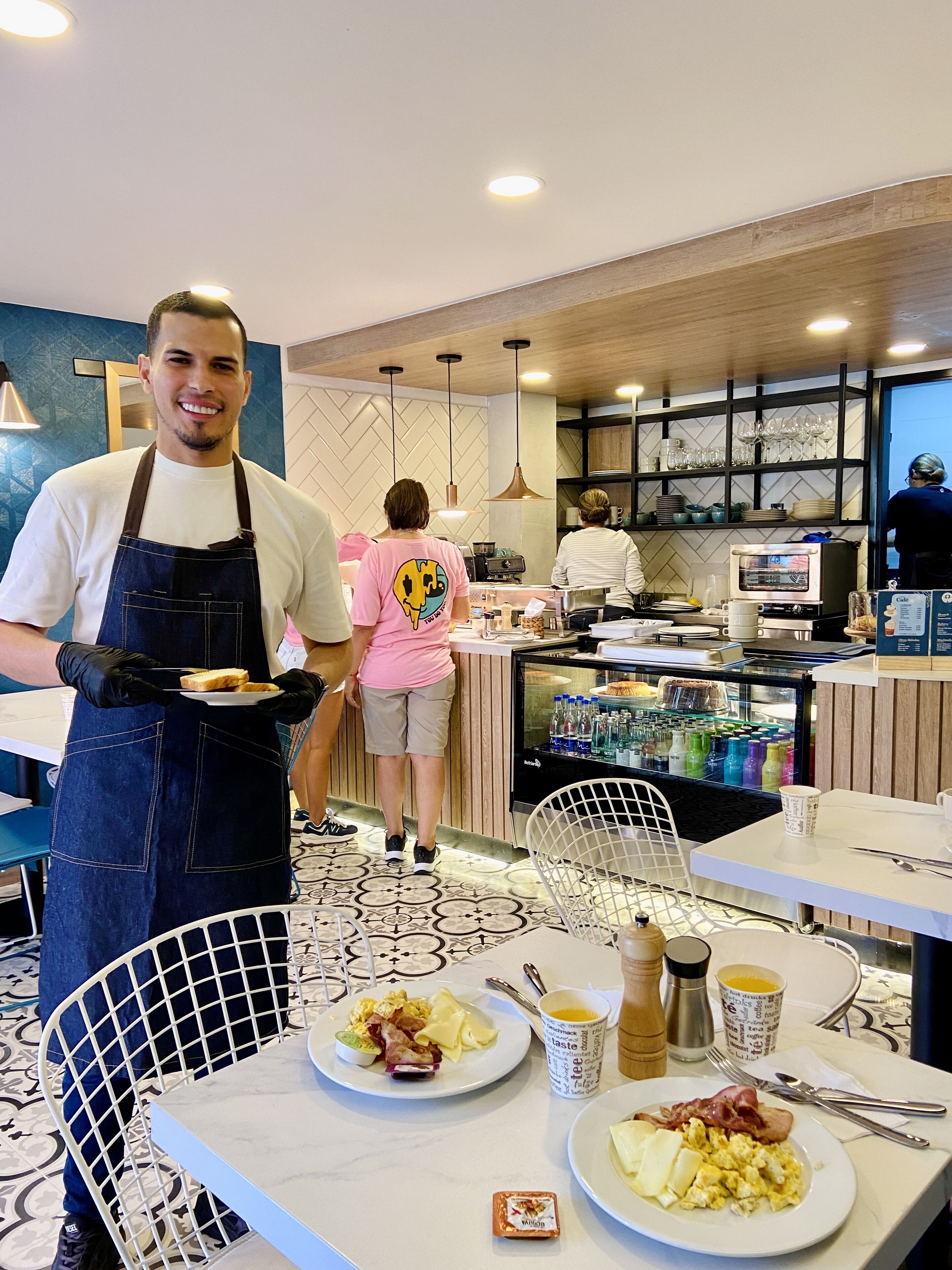 Free daily buffet breakfast 