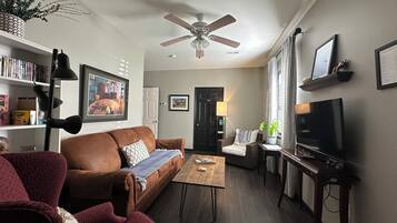 TV connectée, livres, médiathèque, vidéothèque