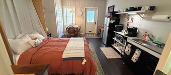 Cozy Private Guest House near Neuse River in Raleigh, Pet-Friendly! Premier Host