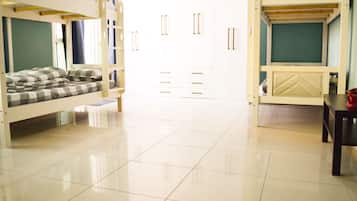 Dormitorio compartido de lujo | Insonorización, tabla de planchar con plancha y wifi gratis