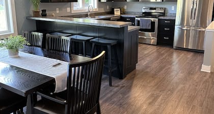 Cozy remodeled home in Ventura Heights a block from Clear Lake