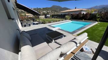 Piscine extérieure, piscine chauffée