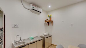 Unclassified image, 5 of 9, button - sadaskjfsgs (Ho Chi Minh City)
