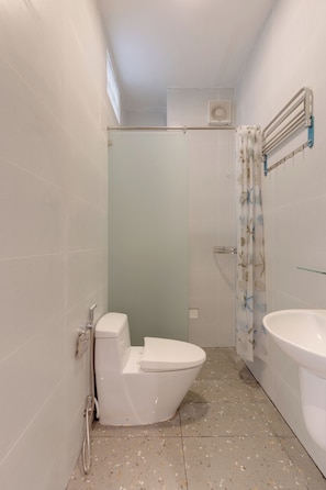 Comfort Shared Dormitory, Air conditioning | Bathroom