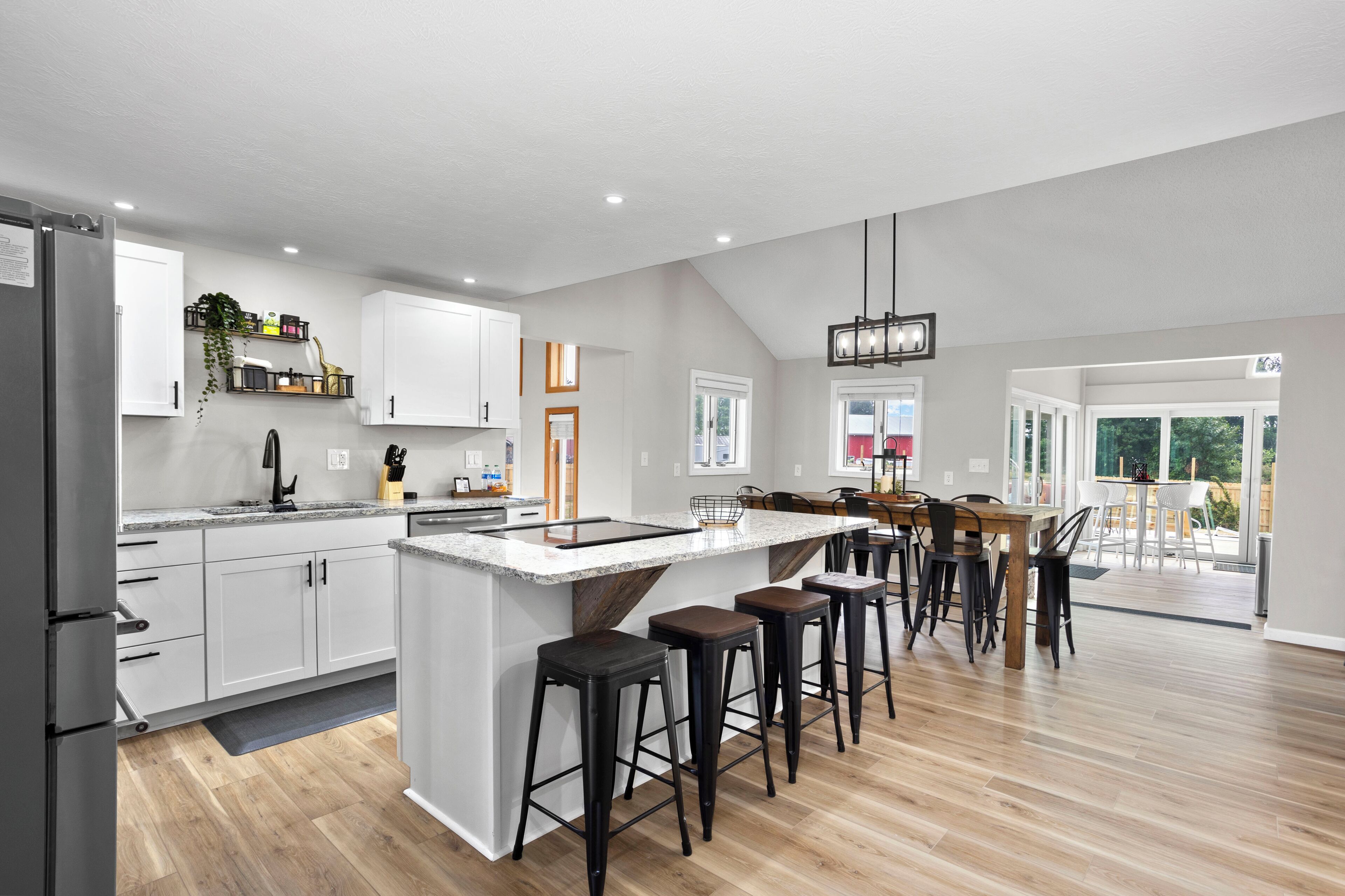 Pool, Pickleball and Sleeps over 30 People