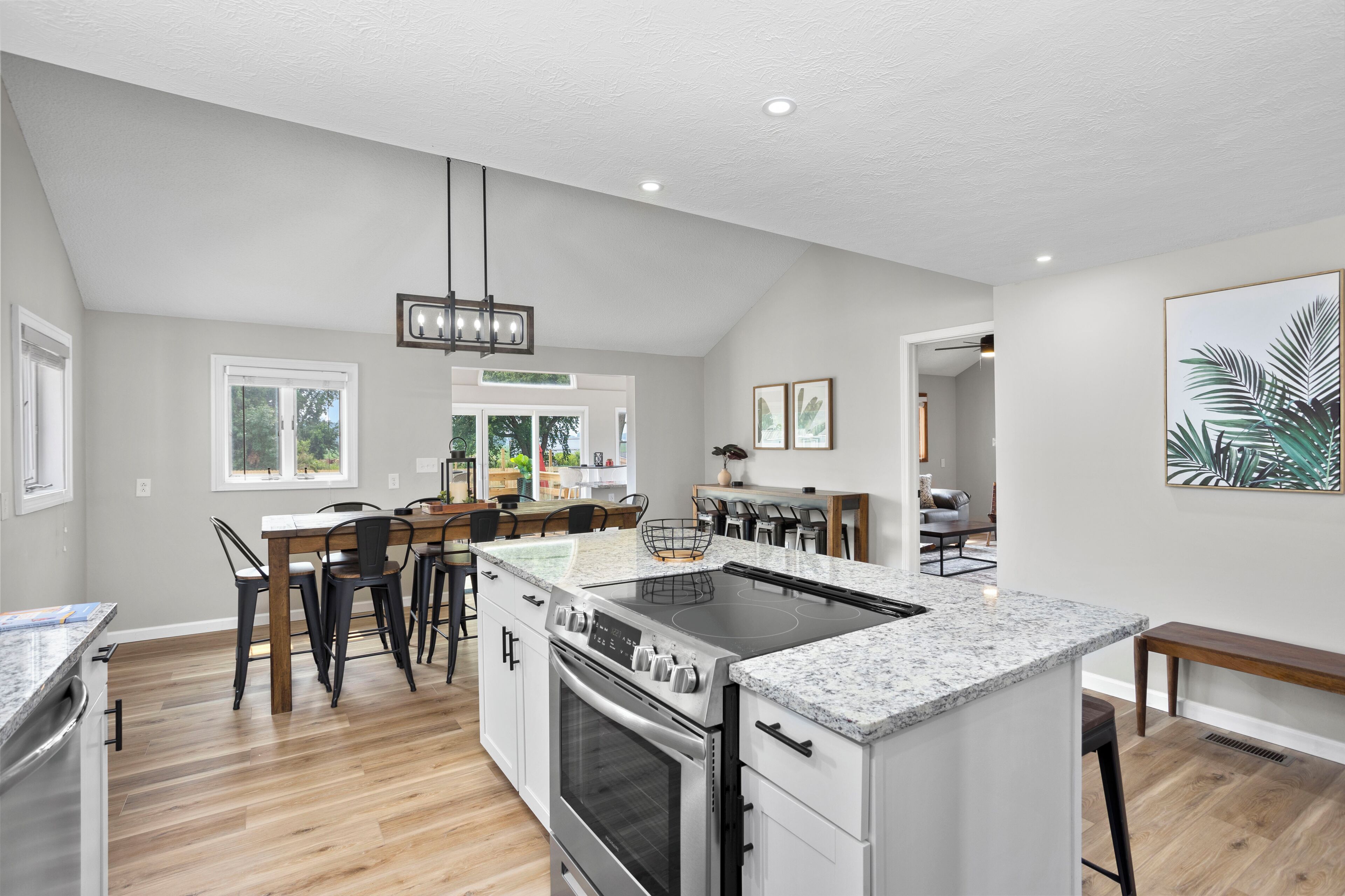 Pool, Pickleball and Sleeps over 30 People