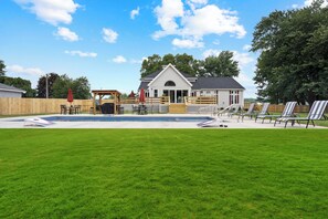 Lämmitetty uima-allas