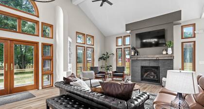 Pool, Pickleball and Sleeps over 30 People