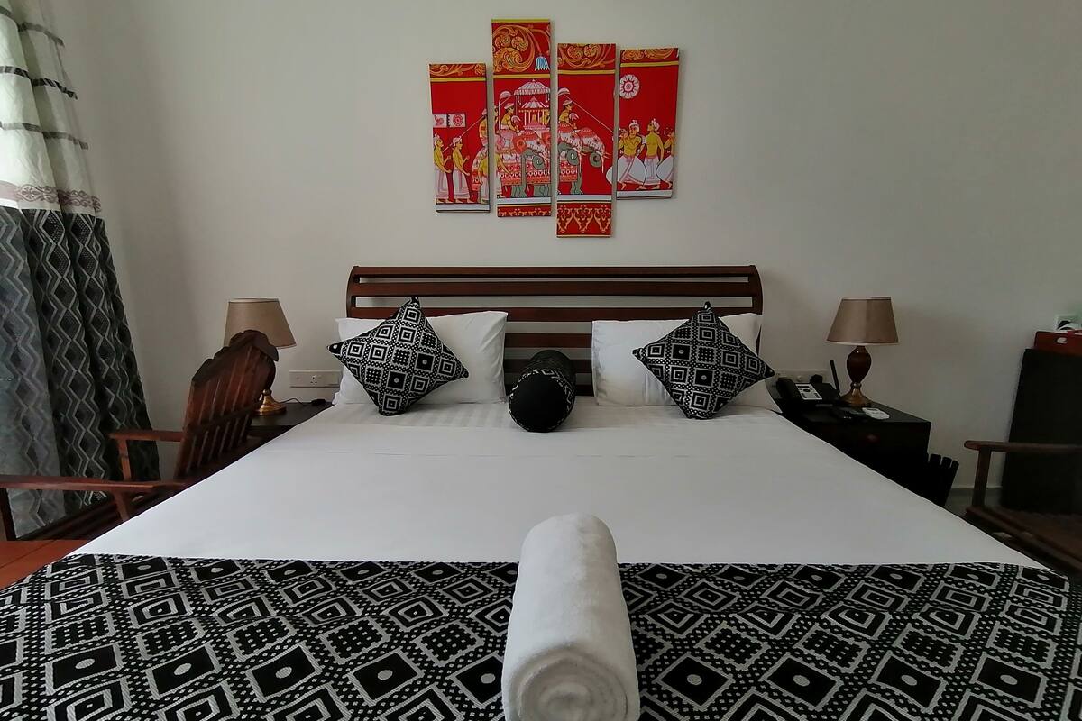 Deluxe Double Room | Minibar, in-room safe, desk, laptop workspace