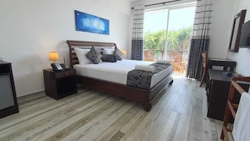 Minibar, in-room safe, desk, laptop workspace