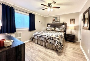 2 bedrooms, iron/ironing board, WiFi, bed sheets - Ski-Snowboard-Tube-Sled-Pool-HotTub-Tennis-Pickleball (Beech Mountain)