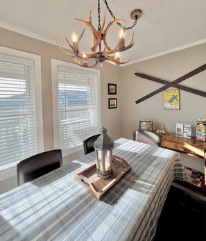 Dining - Ski-Snowboard-Tube-Sled-Pool-HotTub-Tennis-Pickleball (Beech Mountain)