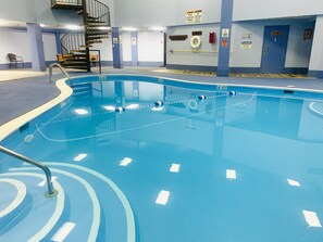 Indoor pool - Ski-Snowboard-Tube-Sled-Pool-HotTub-Tennis-Pickleball (Beech Mountain)