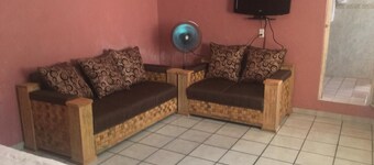 Nice Cottage Home 4 blocks from downtown!