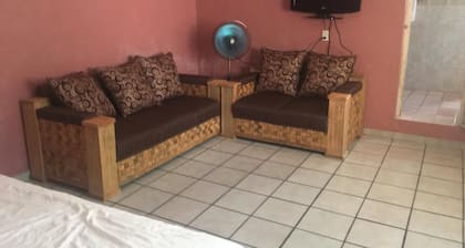 Nice Cottage Home 4 blocks from downtown!