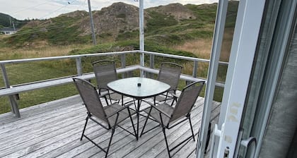 Cozy home with ocean view and beach access