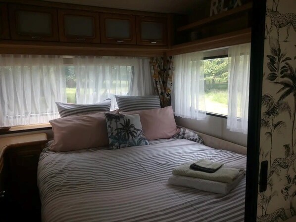 1 habitación y ropa de cama